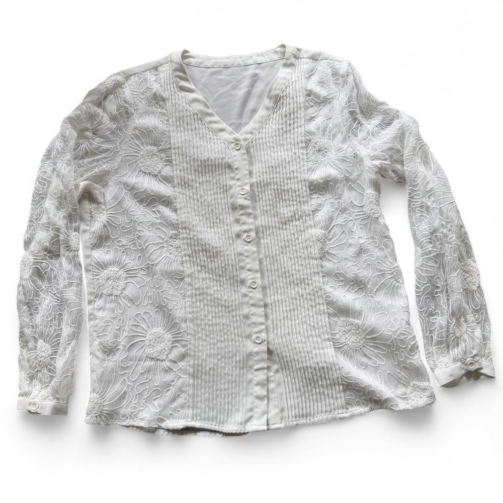 Boho Anthropologie-inspired White button down vneck blouse floral pleat detail L